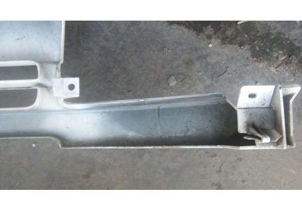 Решітка радіатора верхня Renault Master II, 7700352125, 98-03